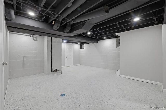 18961 Pennington Drive, Detroit, MI 48221