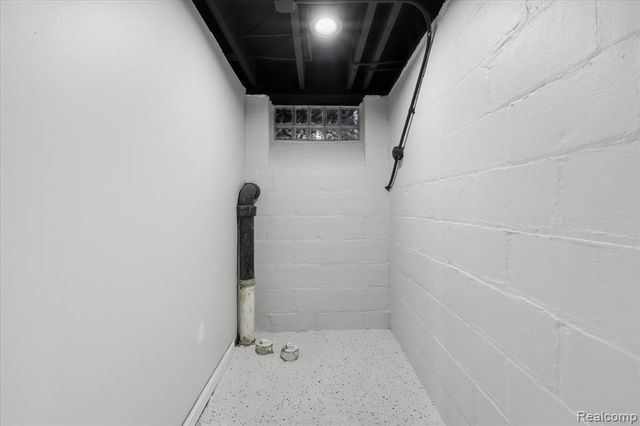 18961 Pennington Drive, Detroit, MI 48221