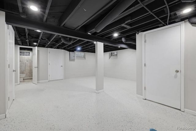 18961 Pennington Drive, Detroit, MI 48221