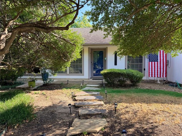 13702 FLAGSTONE Lane, Dallas, TX 75240