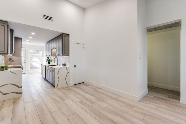 13702 FLAGSTONE Lane, Dallas, TX 75240