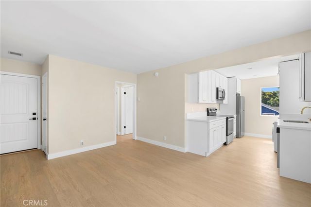 3020 E 3rd 12, Long Beach, CA 90814