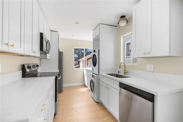 3020 E 3rd 12, Long Beach, CA 90814