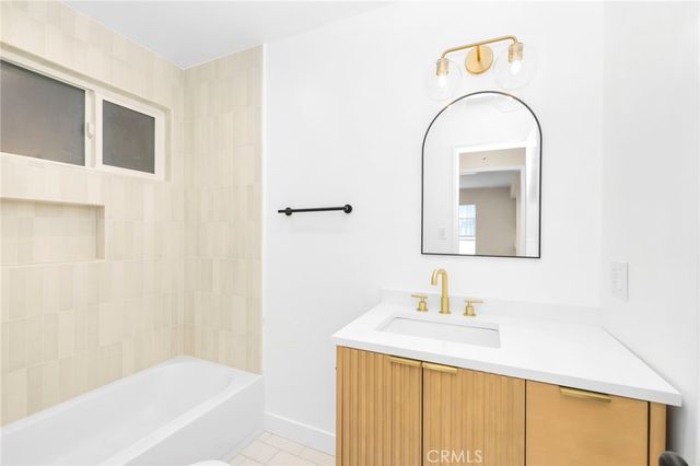 3020 E 3rd 12, Long Beach, CA 90814