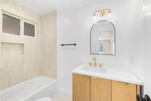 3020 E 3rd 12, Long Beach, CA 90814