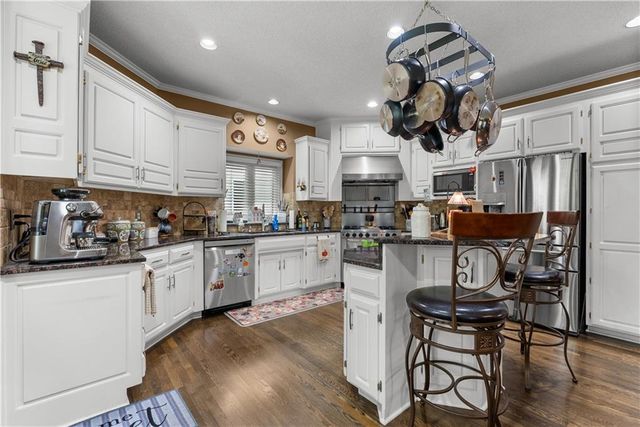 8408 W 129th Terrace, Overland Park, KS 66213