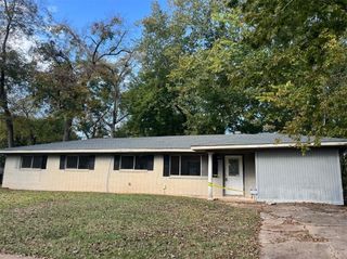 2203 MAGNOLIA Lane, Alexandria, LA 71301