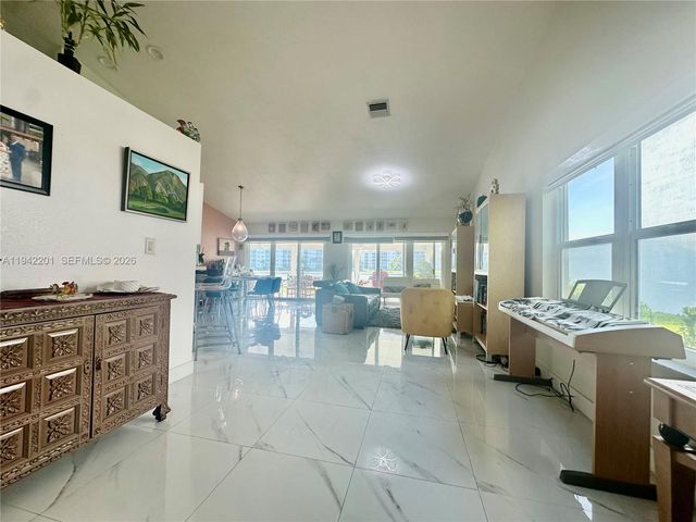 6301 NW 109th Ave, Doral, FL 33178