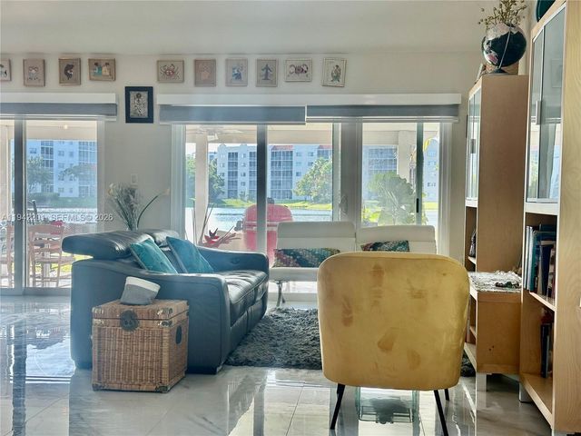 6301 NW 109th Ave, Doral, FL 33178