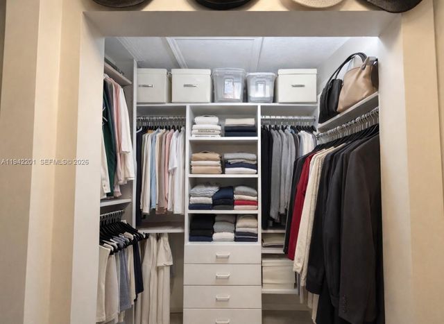 6301 NW 109th Ave, Doral, FL 33178