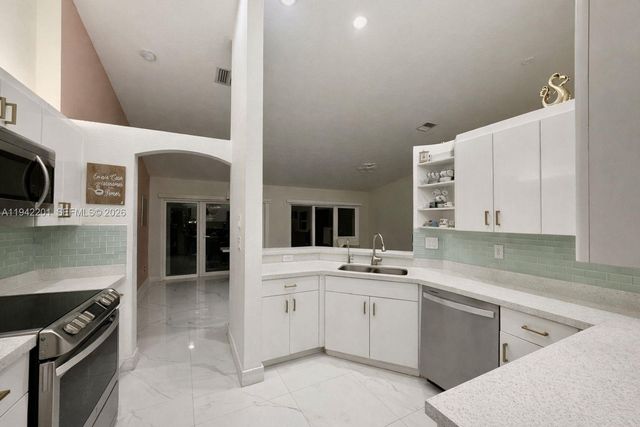 6301 NW 109th Ave, Doral, FL 33178