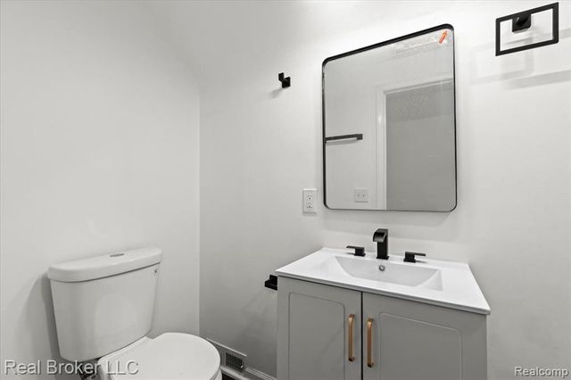 16866 Harlow, Detroit, MI 48235