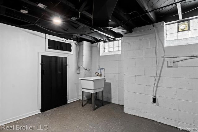 16866 Harlow, Detroit, MI 48235