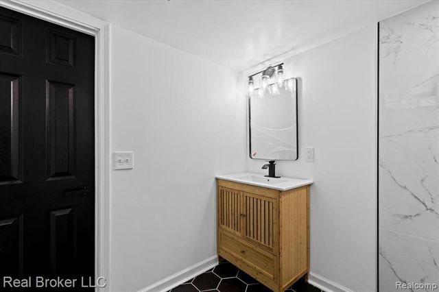 16866 Harlow, Detroit, MI 48235