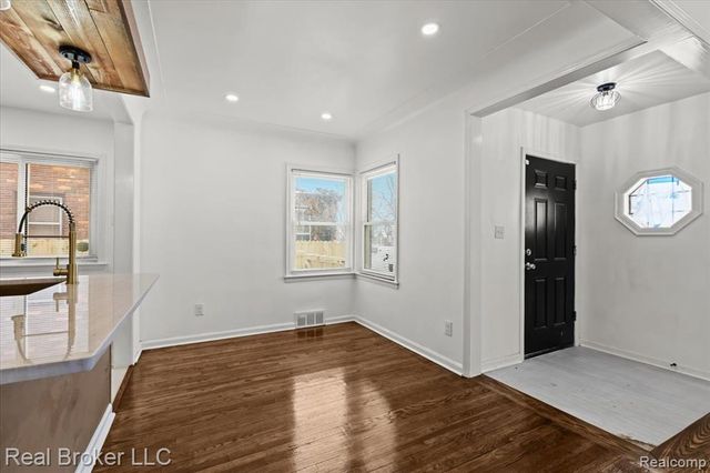 16866 Harlow, Detroit, MI 48235