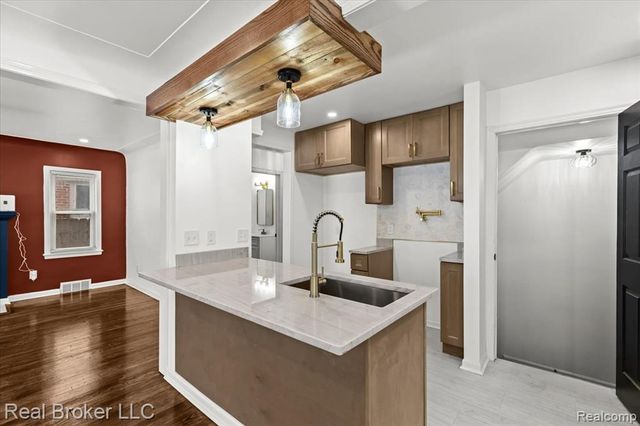 16866 Harlow, Detroit, MI 48235