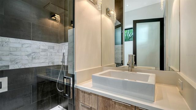 1429 N LAKE SHORE DRIVE, Sarasota, FL 34231