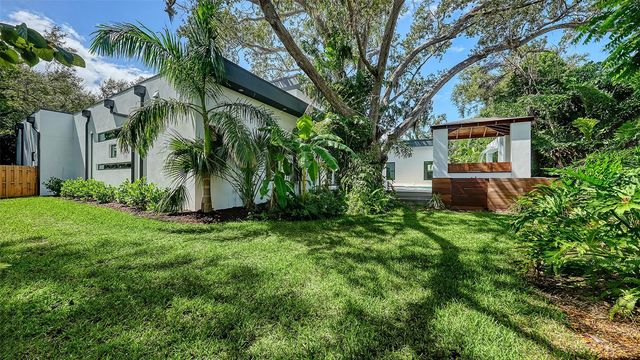 1429 N LAKE SHORE DRIVE, Sarasota, FL 34231