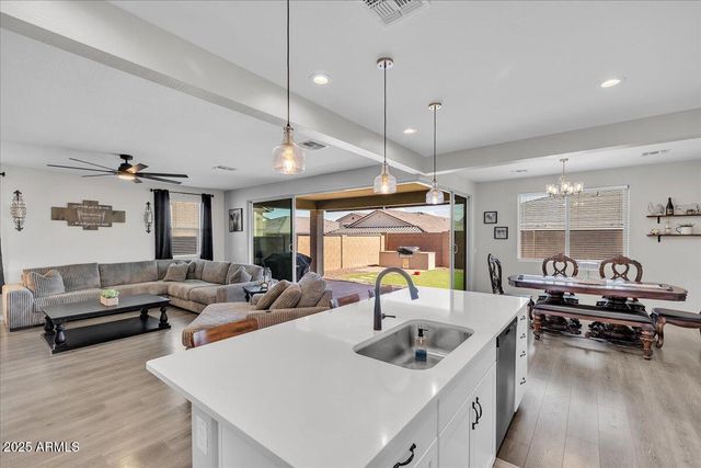 17593 W RED FOX Road, Surprise, AZ 85387