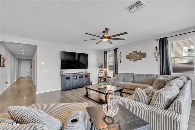 17593 W RED FOX Road, Surprise, AZ 85387