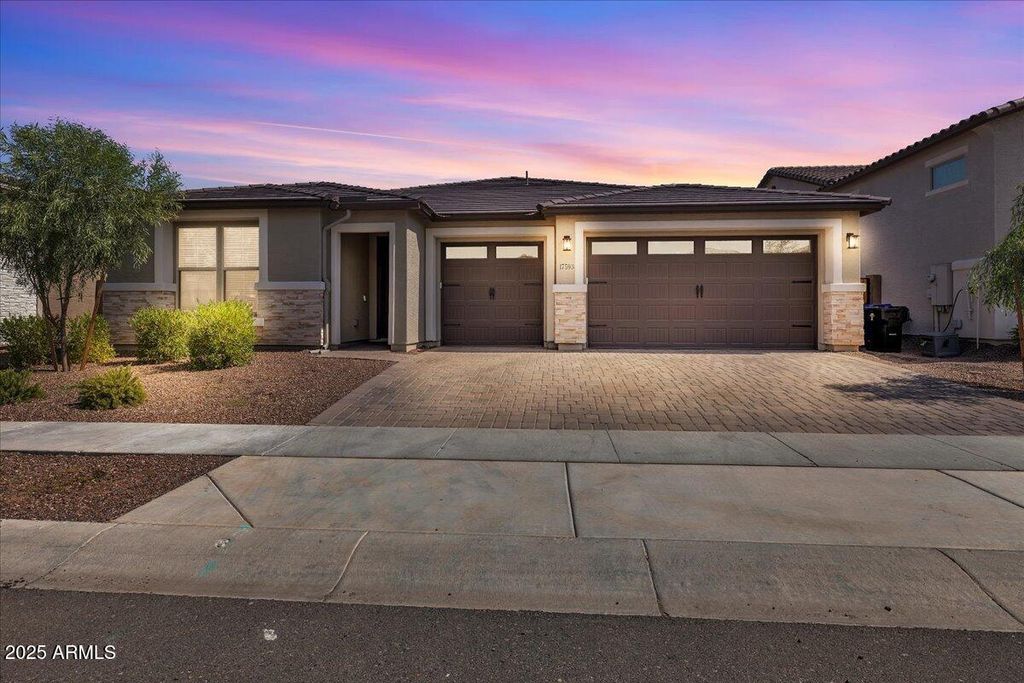17593 W RED FOX Road, Surprise, AZ 85387