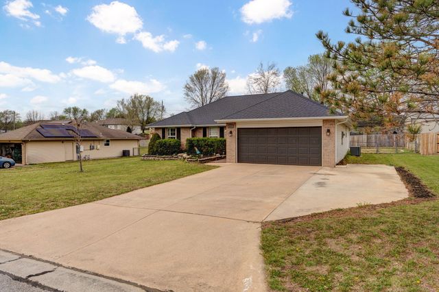 413 Cedar Lane, Willard, MO 65781