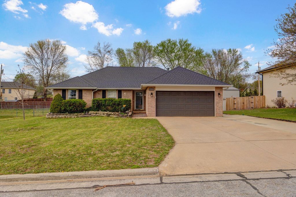 413 Cedar Lane, Willard, MO 65781