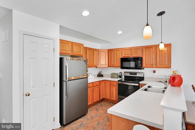 2041 WEEPING WILLOW LN, Mount Joy, PA 17552
