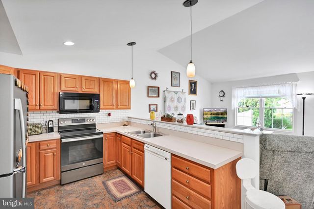 2041 WEEPING WILLOW LN, Mount Joy, PA 17552