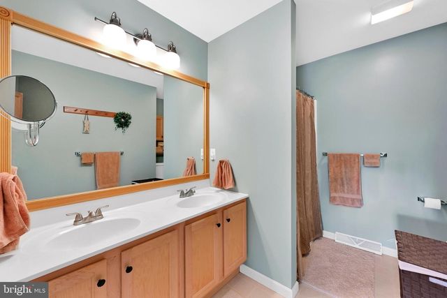 2041 WEEPING WILLOW LN, Mount Joy, PA 17552