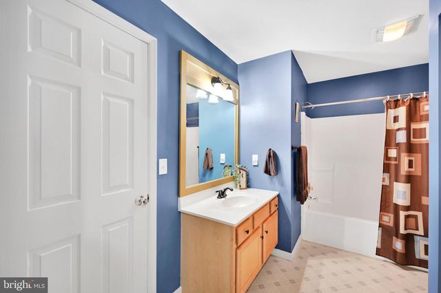 2041 WEEPING WILLOW LN, Mount Joy, PA 17552