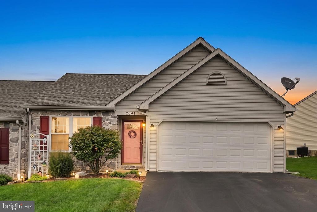2041 WEEPING WILLOW LN, Mount Joy, PA 17552