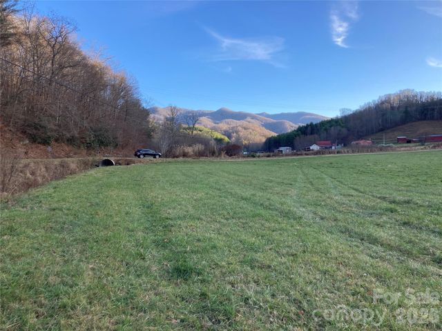 124 Shootout Lane, Burnsville, NC 28714