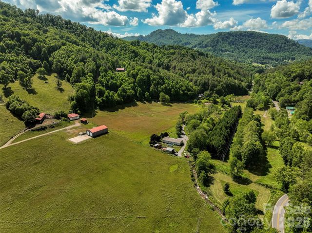 124 Shootout Lane, Burnsville, NC 28714