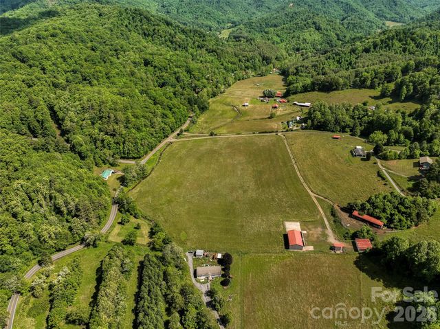 124 Shootout Lane, Burnsville, NC 28714