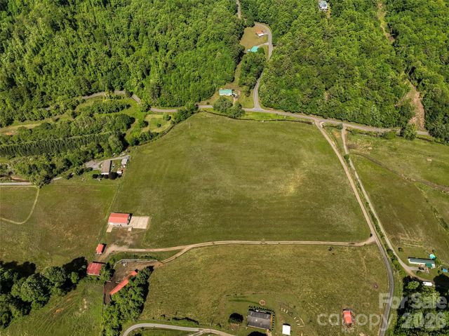 124 Shootout Lane, Burnsville, NC 28714