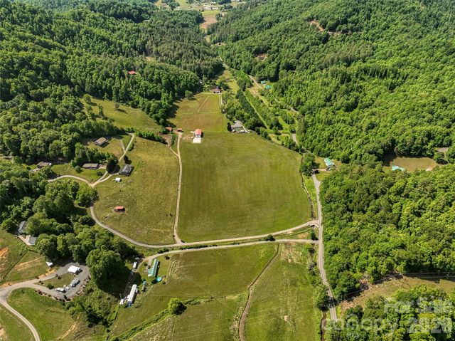 124 Shootout Lane, Burnsville, NC 28714
