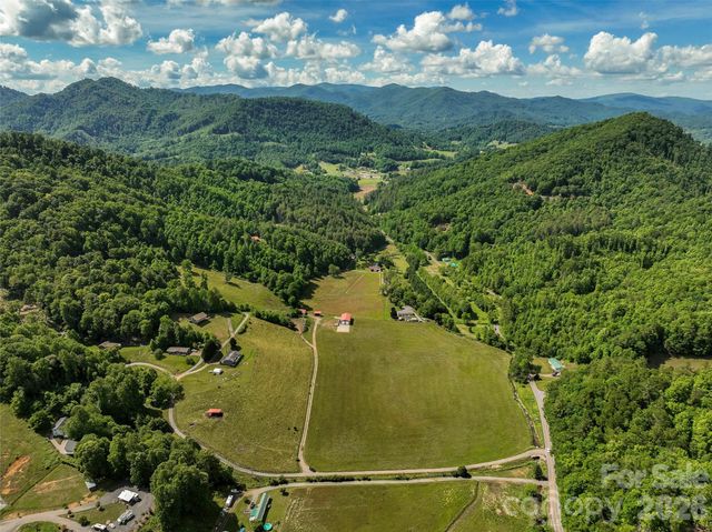 124 Shootout Lane, Burnsville, NC 28714