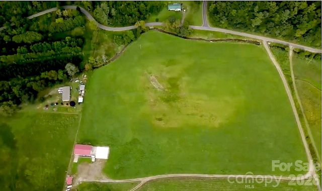 124 Shootout Lane, Burnsville, NC 28714