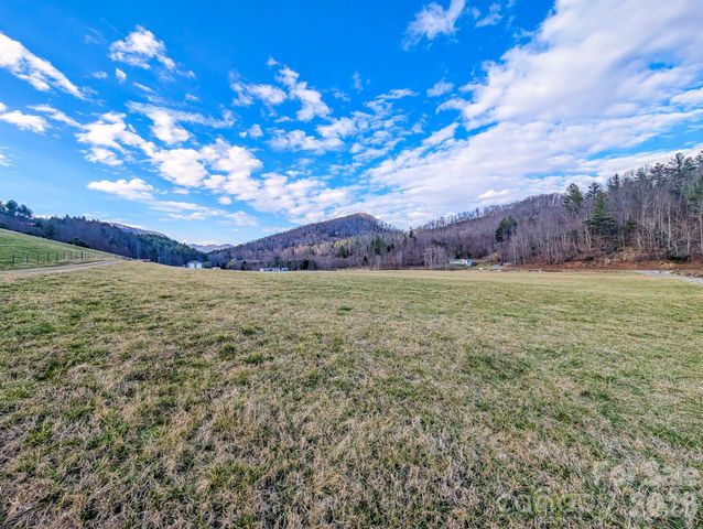 124 Shootout Lane, Burnsville, NC 28714