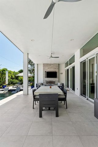 823 W Oyster Lane, Lantana, FL 33462