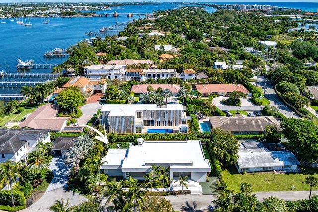 823 W Oyster Lane, Lantana, FL 33462