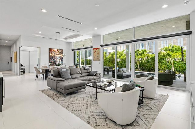 823 W Oyster Lane, Lantana, FL 33462