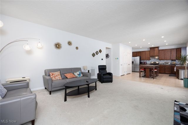 38488 Briar Lakes Drive, Avon, OH 44011