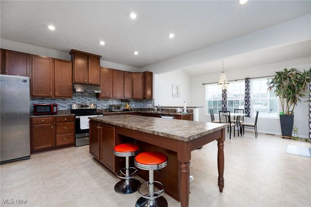 38488 Briar Lakes Drive, Avon, OH 44011