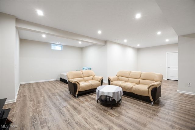 38488 Briar Lakes Drive, Avon, OH 44011