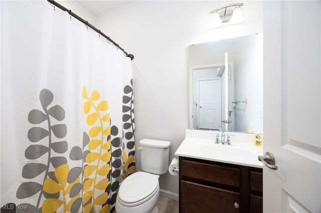 38488 Briar Lakes Drive, Avon, OH 44011