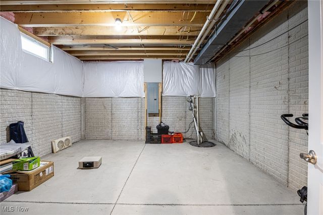 38488 Briar Lakes Drive, Avon, OH 44011