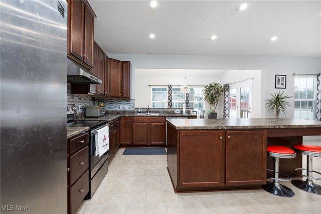 38488 Briar Lakes Drive, Avon, OH 44011