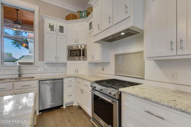 211 Edgehill Circle, Lafayette, LA 70508